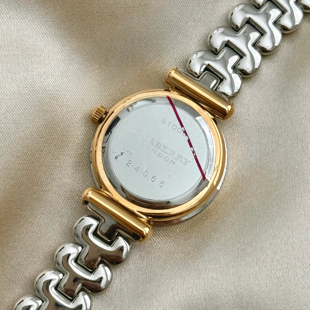 AUTHENTIC VINTAGE BURBERRY TWO-TONED INTERCHANGEABLE BEZEL WATCH - Picture 10 of 10
